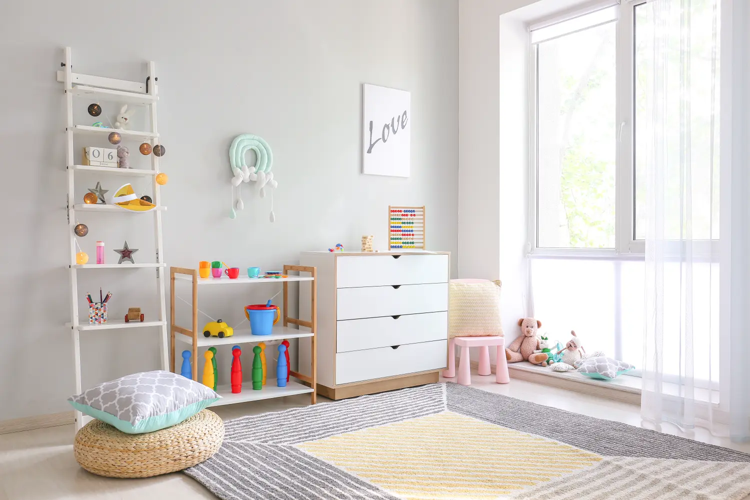 Interieur eines modernen Kinderzimmers mit Spielzeug